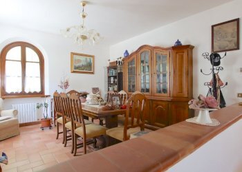 vendesi villetta indipendente con giardino capanno - Casale Via di Tiglio, Capannori - photo 10