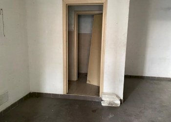 b2b026bf-2260-4932-9705-3413c329bc43.jpg - Locale Commerciale Sarzana - foto 8