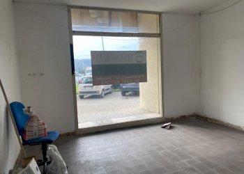 bdae08bd-fc7b-4a99-ae05-5612fe21d528.jpg - Locale Commerciale Sarzana - foto 9