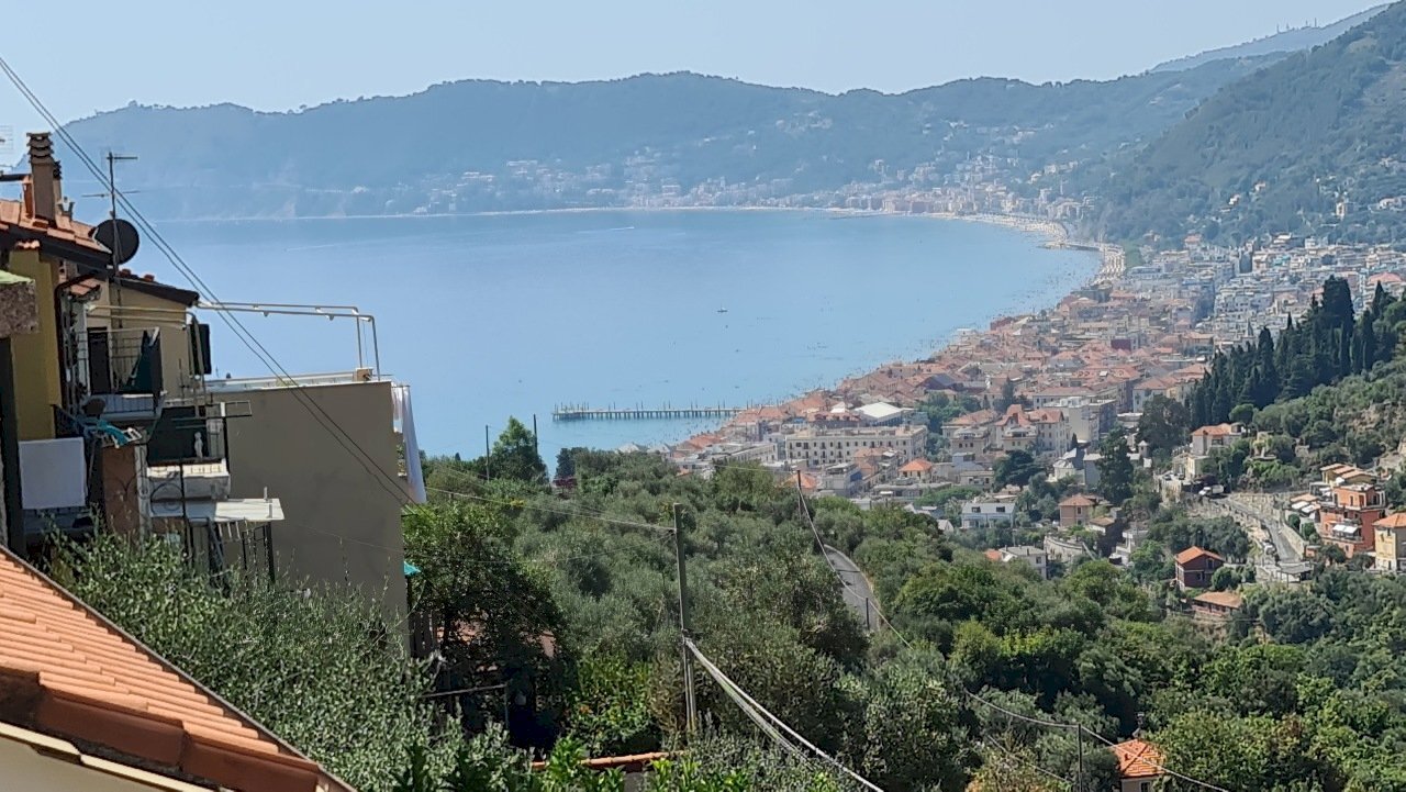 20210814_121024.jpg - Villa Via Margherita Morteo Ollandini 115, Alassio - foto 1