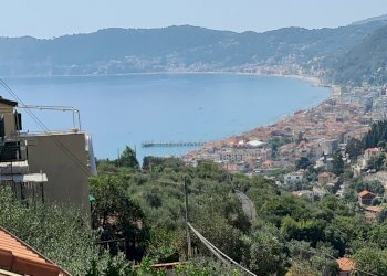 20210814_121024.jpg - Villa Via Margherita Morteo Ollandini 115, Alassio - foto 1