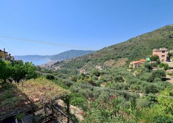 20210814_120721.jpg - Villa Via Margherita Morteo Ollandini 115, Alassio - foto 4