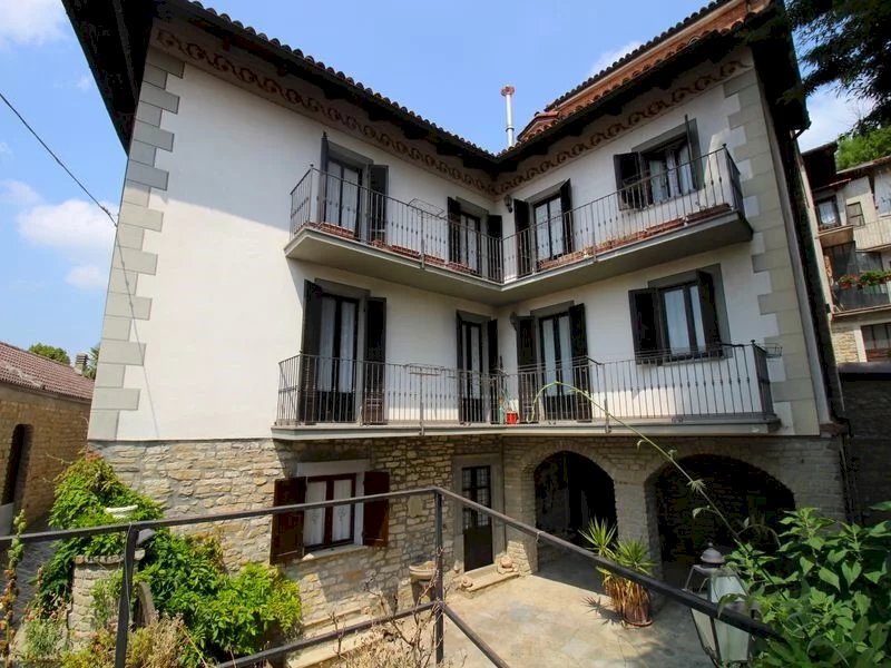 Independent house Castino - photo 1