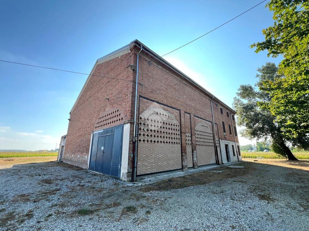 Independent house Via per Concordia, Mirandola - photo 3