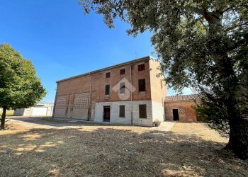 Independent house Via per Concordia, Mirandola - photo 1