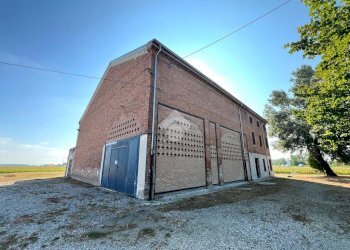 Independent house Via per Concordia, Mirandola - photo 3