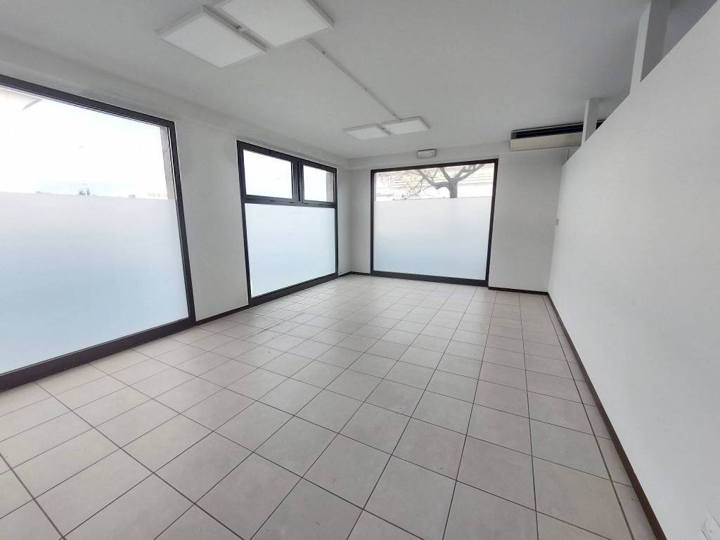 Interno non residenziale - Negozio via Enrico Mannelli Detto Primo, Signa - foto 1