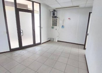 Interno non residenziale - Negozio via Enrico Mannelli Detto Primo, Signa - foto 15