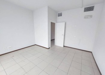 Interno non residenziale - Negozio via Enrico Mannelli Detto Primo, Signa - foto 8