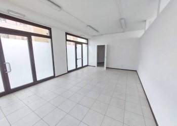 Interno non residenziale - Negozio via Enrico Mannelli Detto Primo, Signa - foto 12