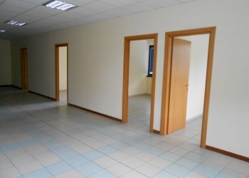 DSCN8720.JPG - Ufficio Viale Alcide De Gasperi, Lucca - foto 2