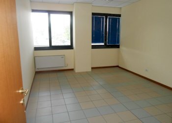 DSCN8716.JPG - Ufficio Viale Alcide De Gasperi, Lucca - foto 4