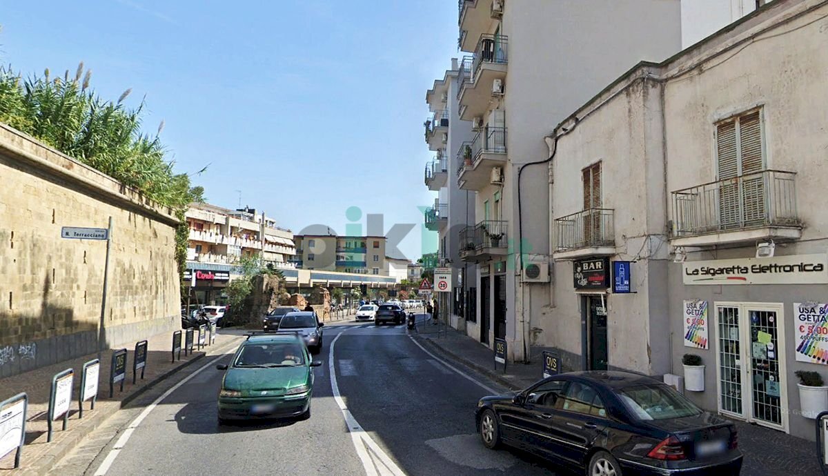 Locale Commerciale Corso Nicola Terracciano, 20, Pozzuoli - foto 1
