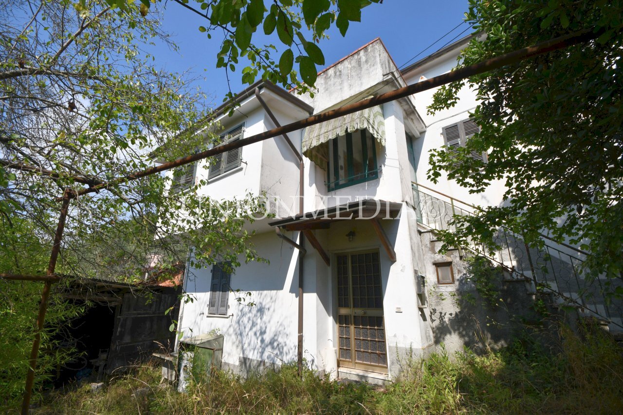 1 SARZANA CASA BIFAMILIARE DA RISTRUTTURARE GIARDI - Independent house via dei molini, Sarzana - photo 1
