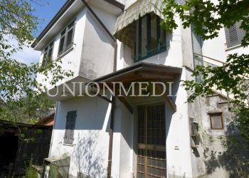 2 SARZANA CASA BIFAMILIARE DA RISTRUTTURARE GIARDI - Independent house via dei molini, Sarzana - photo 2