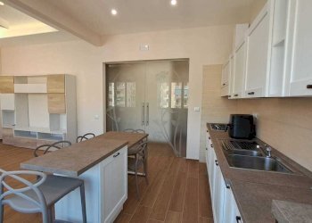 3e50ba09-d8ca-4a73-93bd-2e8d70a2b79d.jpg - Trilocale Corso Vittorio Emanuele 111, Salerno - foto 4