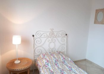 Camera da letto - Quadrilocale via per Muceno, 47, Porto Valtravaglia - foto 8