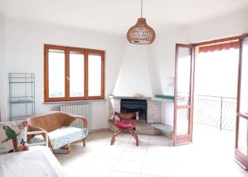 Salone - Quadrilocale via per Muceno, 47, Porto Valtravaglia - foto 2