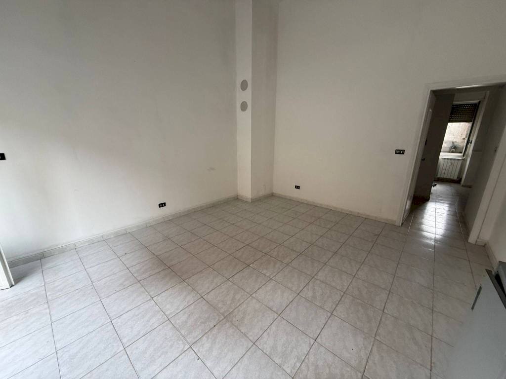 Camera da letto - Negozio via Rondissone, 1, Torino - foto 3