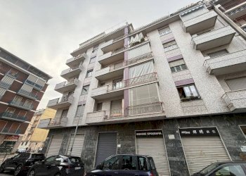 Facciata - Negozio via Rondissone, 1, Torino - foto 1