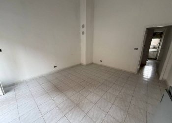 Camera da letto - Negozio via Rondissone, 1, Torino - foto 3