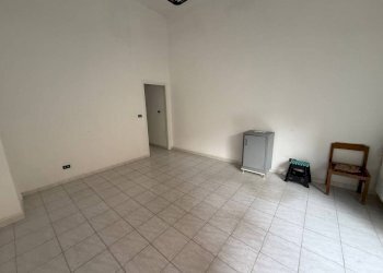 Stanza non arredata - Negozio via Rondissone, 1, Torino - foto 4