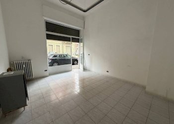 Interno non residenziale - Negozio via Rondissone, 1, Torino - foto 5