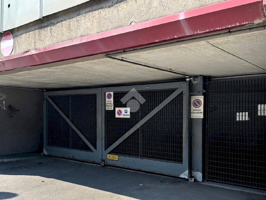Parking space Via Quarenghi Giacomo, Milano (neighborhood Gallaratese) - photo 2