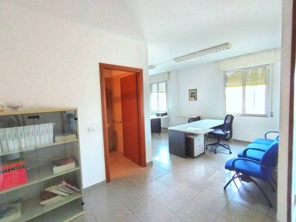 Ufficio - Office via Baldassarre Peruzzi, Carpi - photo 1