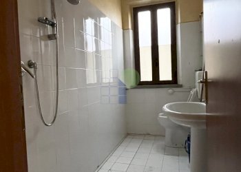 bagno principale - Posto Auto Via Guido Rossa 44, Rosignano Marittimo - foto 6