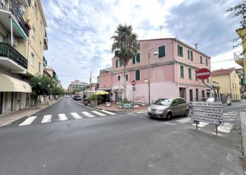 Negozio Negozio Piazza Indipendenza, Borghetto Santo Spirito - foto 17