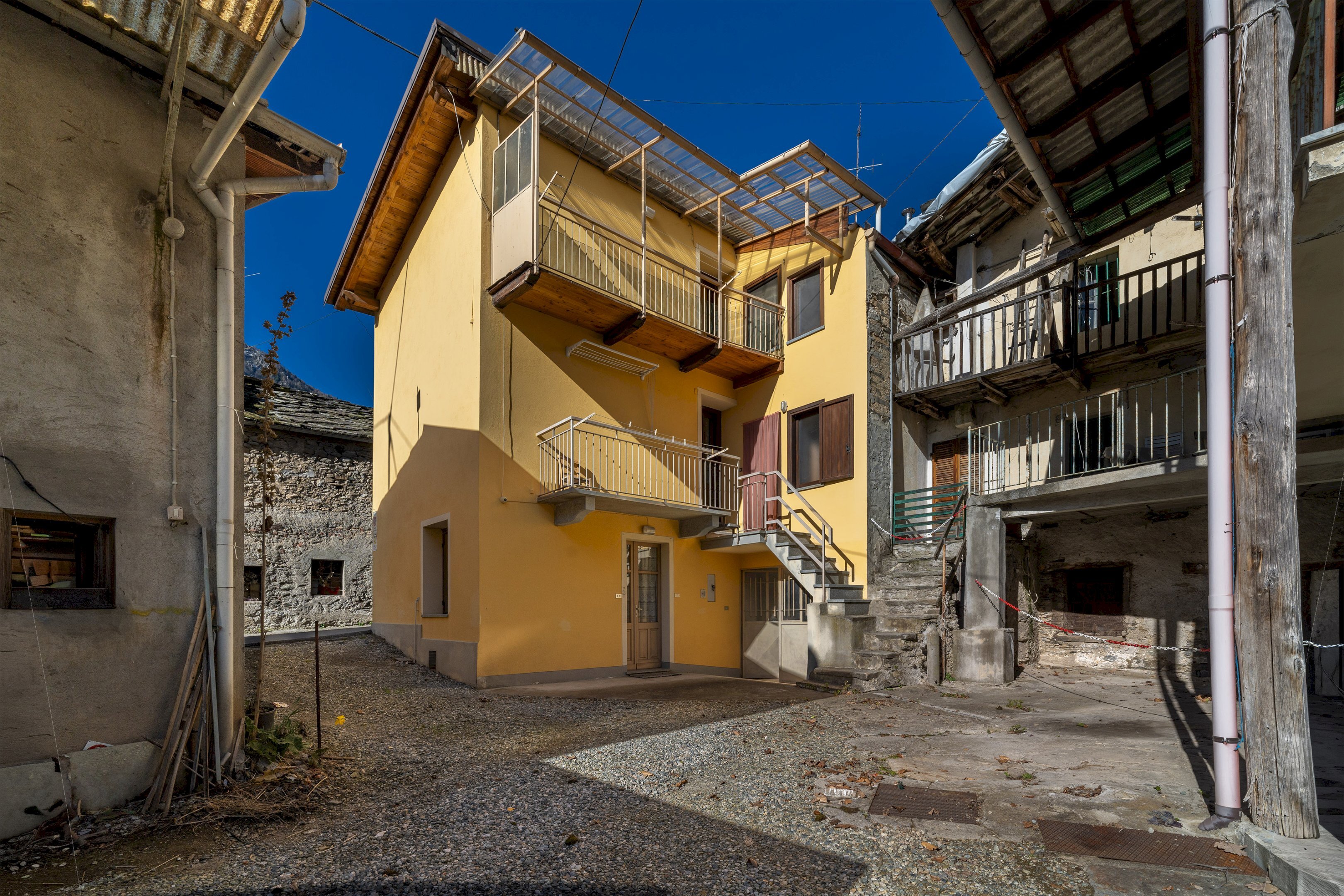 Casa semi indipendente Frazione Calcinere Inferiore, snc, Paesana - foto 2