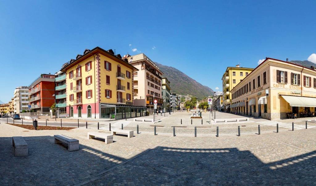 Zona - Negozio piazzale Giovanni Bertacchi, Sondrio - foto 1