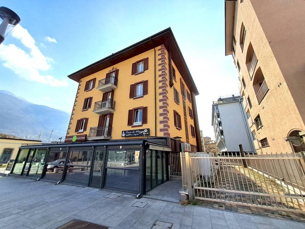 Zona - Negozio piazzale Giovanni Bertacchi, Sondrio - foto 2