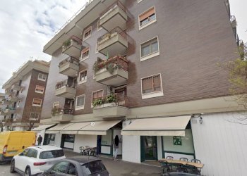 Shop viale dei promontori, Roma - photo 4