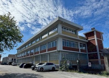 Facciata - Ufficio via Lose, 7, Beinasco - foto 2