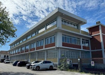 Facciata - Ufficio via Lose, 7, Beinasco - foto 3