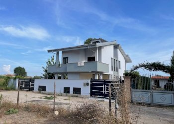 Villa Bifamiliare Via Ezio Rizzato, Fiumicino - foto 1