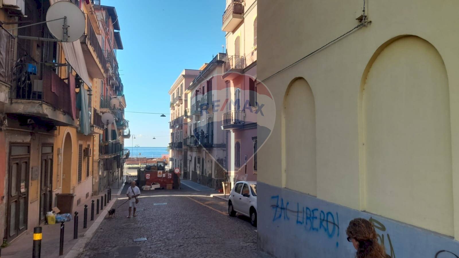 Locale Commerciale Traversa III di Via Cappuccini, Pozzuoli - foto 2