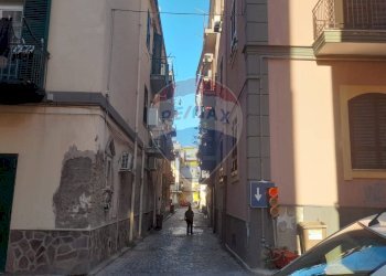 Locale Commerciale Traversa III di Via Cappuccini, Pozzuoli - foto 3