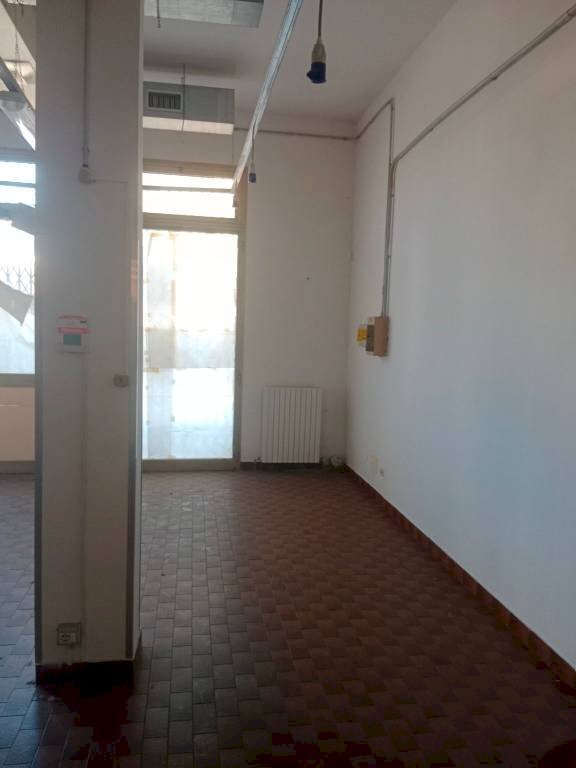 Stanza non arredata - Negozio via Aldo Salvaterra, Carpi - foto 3
