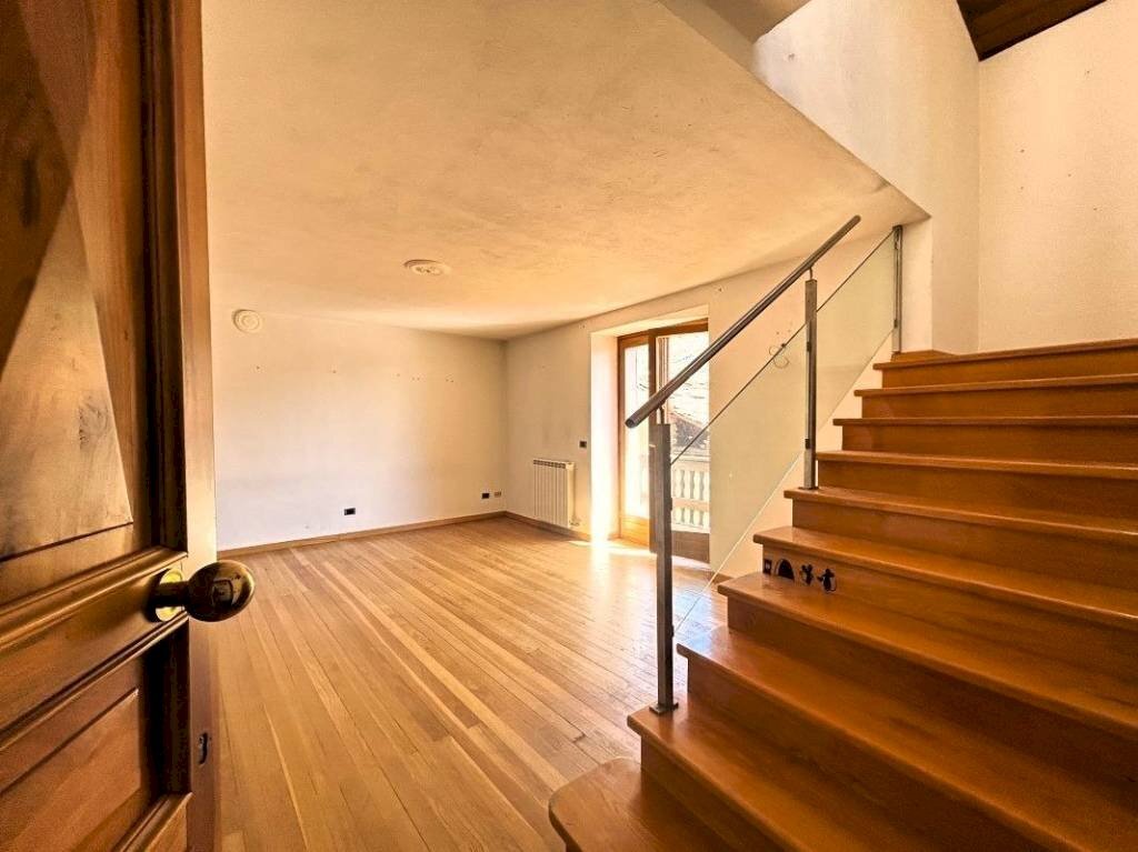 Interno appartamento - Quadrilocale via Camillo Benso di Cavour, 5, Tavagnasco - foto 1