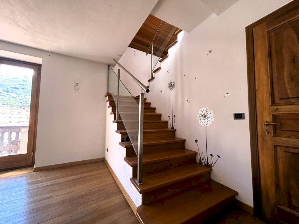 Interno appartamento - Quadrilocale via Camillo Benso di Cavour, 5, Tavagnasco - foto 2