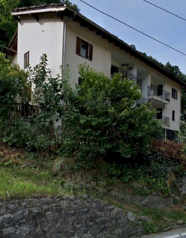 Facciata - Trilocale strada Regionale, Lillianes - foto 1