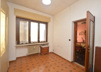 Stanza non arredata - Villa via M. Chiesa n 19, San Giorgio Canavese - foto 8