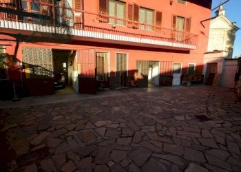 Facciata - Villa via M. Chiesa n 19, San Giorgio Canavese - foto 11