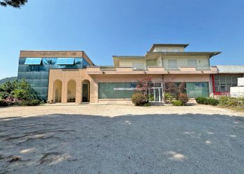 Retecasa_Cornedo - Locale Commerciale Via Monte Cengio 60, Cornedo Vicentino - foto 2