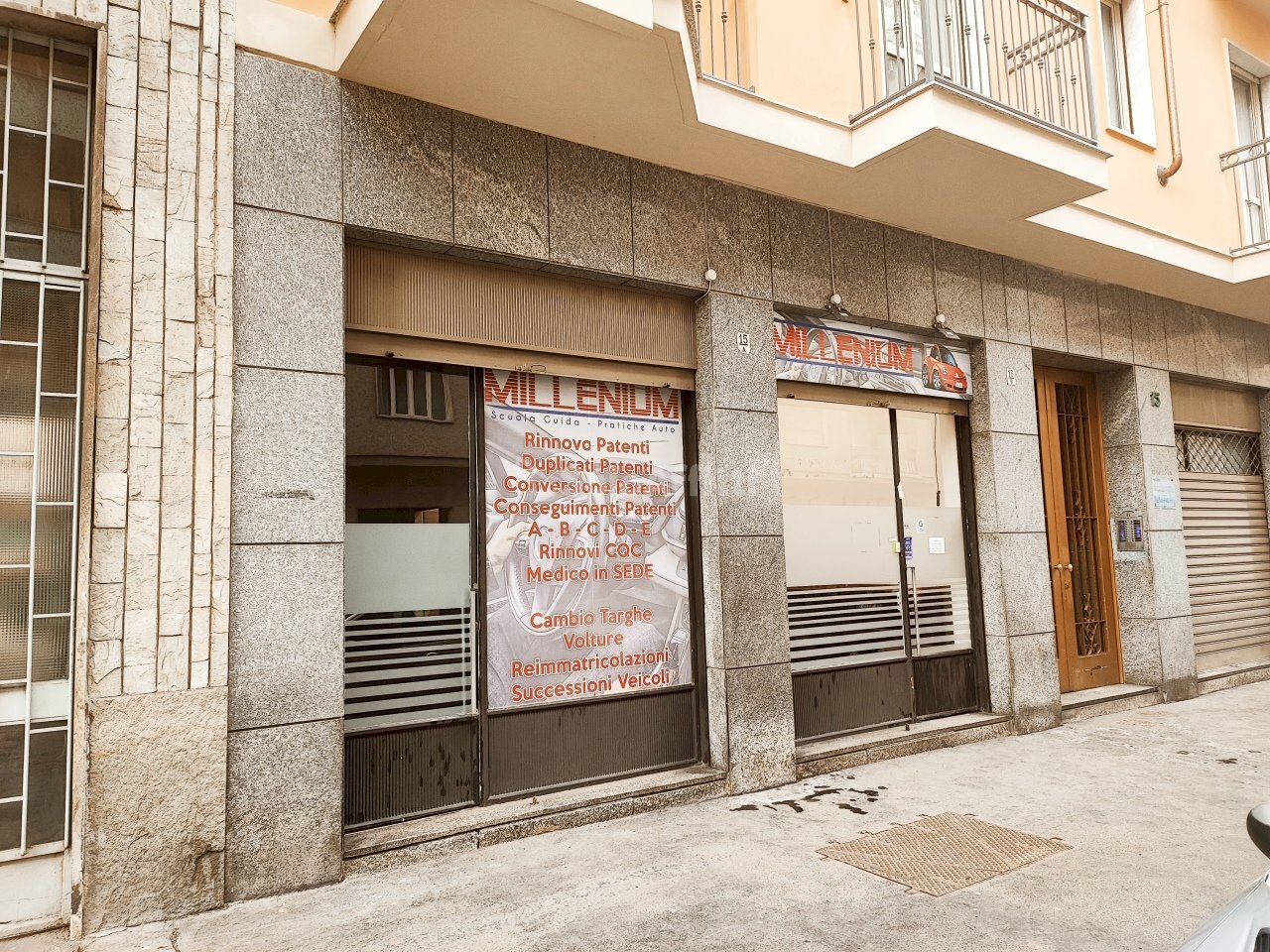 vetrine - Commercial Premises Via Madonna delle Rose 15, Torino - photo 1