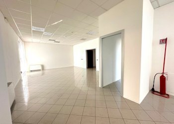 Sala espositori - Show room via dei mestieri 8, Concorezzo - photo 5