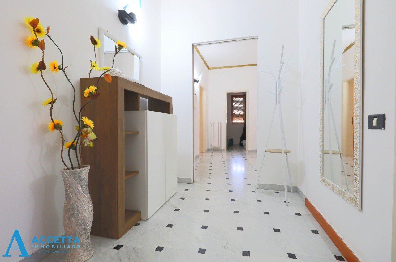 corridoio - Appartamento Via Cicale 17, Taranto - foto 2